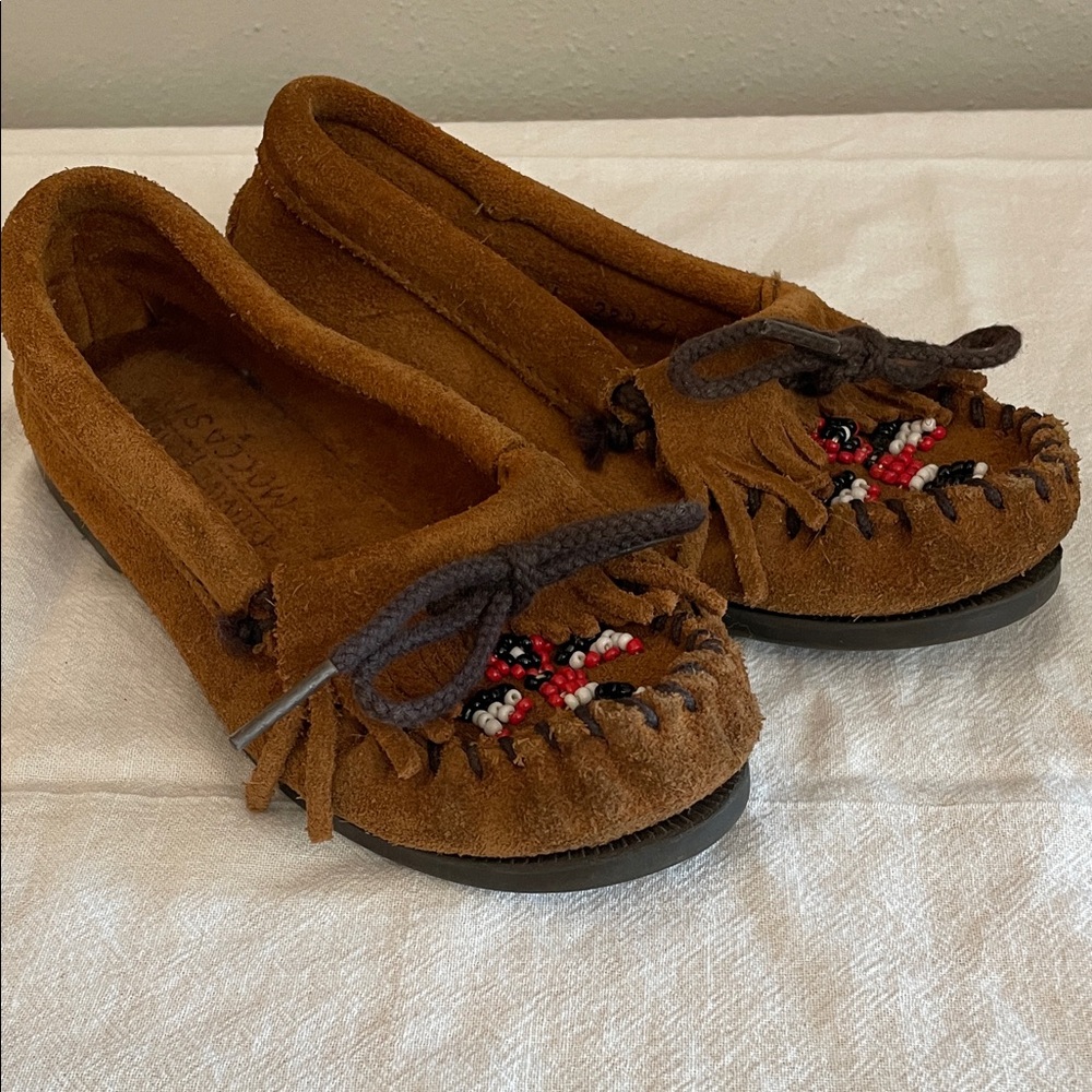 Minnetonka Girls moccasins